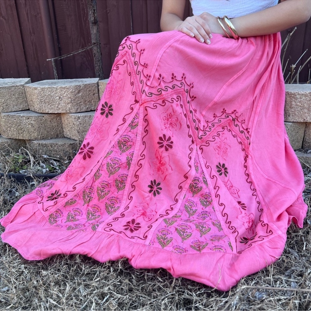 Pink Embroidered Women's Skirt NWOT - Picture 6 of 10